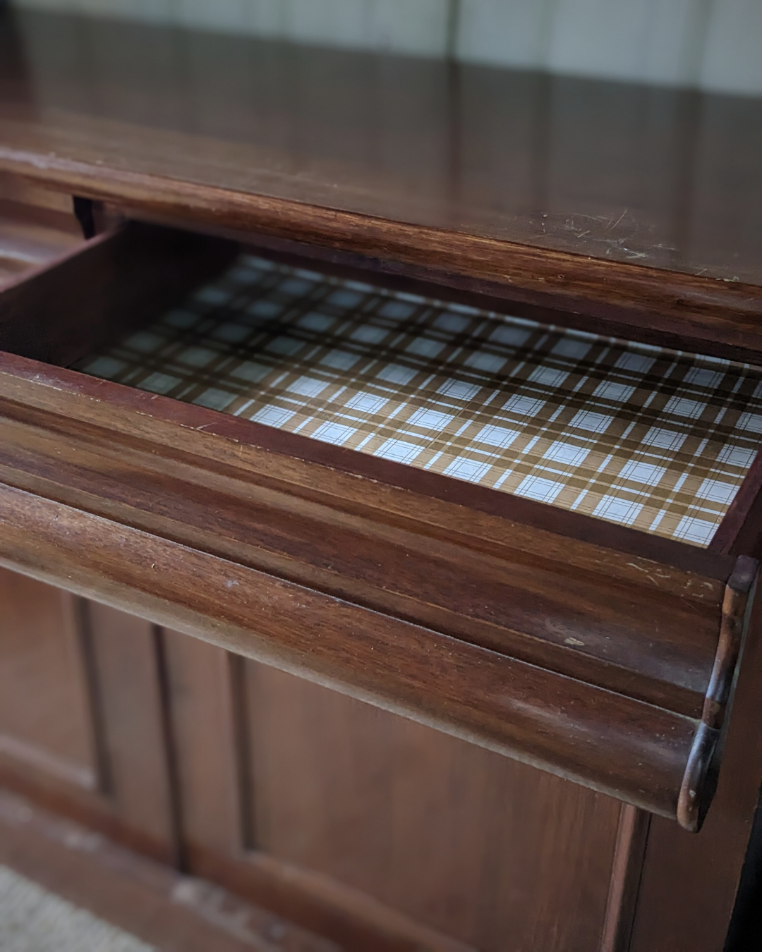 TO UPCYCLE - ORNATE VINTAGE BAR CABINET